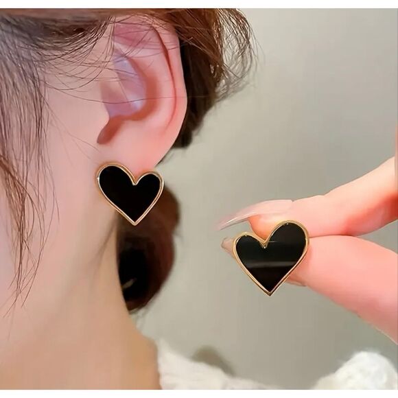 NWT14K Gold Boho Black & Gold Trim Heart-Shaped Stud Earrings - Picture 4 of 4